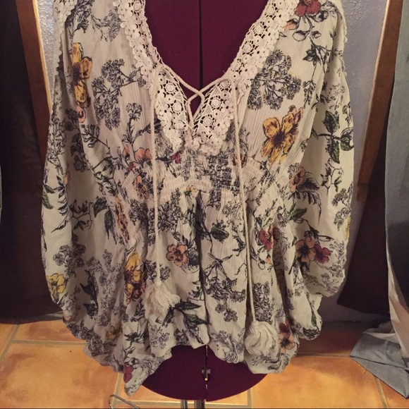 Beautiful floral top with open sleeves size large - Picture 1 of 6